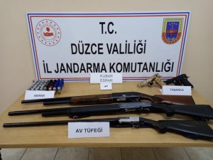 Jandarma Baskınında Silah, Tüfek Ve Uyuşturucu Ele Geçirildi