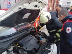 Oto Yangını İhbarı İtfaiyeyi Harekete Geçirdi