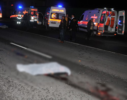 Üstlerinden TIR geçti: 2 Ölü!