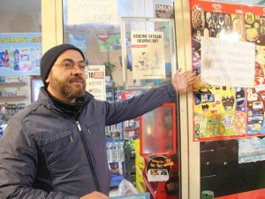 Mahalle Bakkalından Müşterilerine Pankartlı Sitem