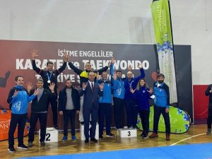 Kağıtspor Madalyalar İle Döndü
