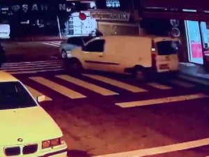 Ataşehir’de Ekmek Dağıtan Fırıncının Aracının Çalındığı Anlar Kamerada