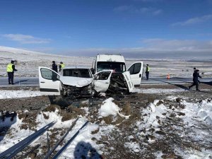 Özel Eğitim Öğrencilerini Taşıyan Minibüs Kaza Yaptı: 11 Yaralı