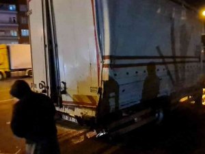 Pozitif Olduğunu Öğrenen Tır Sürücüsü Kaza Yaptı