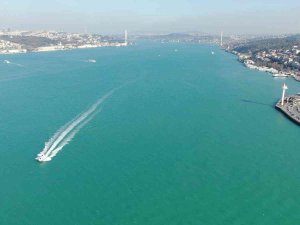 Kar Ve Fırtına Sonrası İ̇stanbul Boğazı Turkuaz Renge Büründü