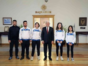 Milli Okçulardan Başkan Gürün’e Ziyaret