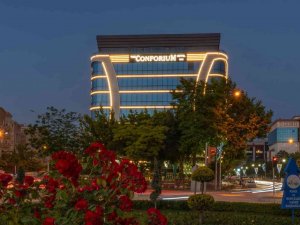 The Conforium Hotel Van Hizmetini Sürdürüyor