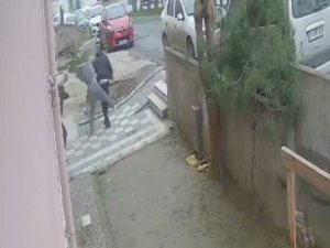 Büyükçekmece Elektrik Kesen Görevlilere "Mınçıka" İle Dayak Kamerada