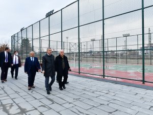 Başkan Çınar, İ̇nönü Mahallesi Spor Kompleksini İnceledi