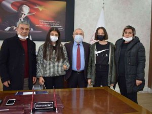 İ̇lçe Milli Eğitim Müdürü Sepetci’den Şampiyon Öğrencilere Ödül