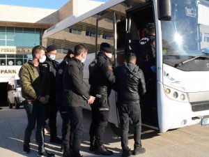 Antalya’da 106 Polisten Eş Zamanlı Aranan Şahıs Operasyonu