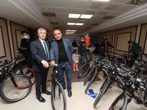 Şahinbey’de Başarılı 20 Bin Öğrenciye Daha Bisiklet Hediyesi