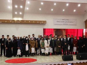 Yarışmada Dereceye Giren İmam Hatiplilere Ödül Verdi