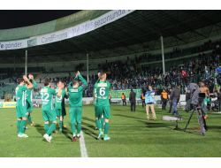 Bursaspor Galibiyeti Taraftarlarla Kutladı