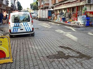 Geri Geri Gelen Aracın Altında Kaldı