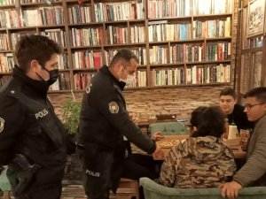 Nallıhan Polisi Gece Denetimlerini Sürdürüyor