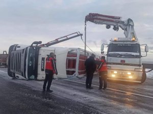 Van’da Cng Yüklü Tır Devrildi