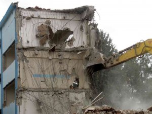 Çürük Raporu Bulunan Hükümet Konağının Yıkımı Tamamlandı