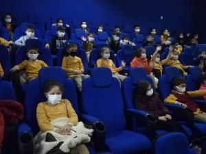 Minik Öğrenciler ‘Aslan Hürkuş Kayıp Elmas’ Filmini İzledi