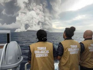 Tonga’da Yanardağ Patlamasının Ardından Yeni Zelanda Ve Fiji’de Tsunami Uyarısı