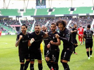 Sakaryaspor, 45 Puanla Liderliğini Koruyor