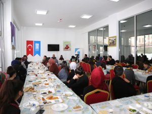 Başkan Akman, Gençlerle Tecrübe Paylaşımında Bulundu
