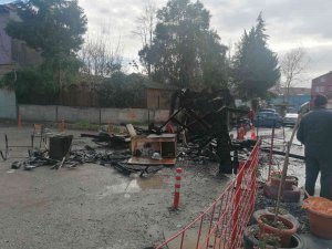 Otopark İçinde Yanan Konteyner Küle Döndü