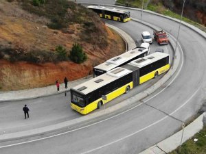 Arnavutköy’de Otoyol Bağlantısında İ̇ett Otobüsleri Arızalandı, Trafik Tamamen Durdu
