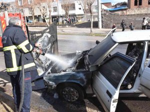 Seyir Halindeki Lpg’li Otomobil Alev Aldı