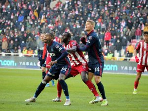 Spor Toto Süper Lig: Dg Sivasspor: 1 - Trabzonspor: 1 (İ̇lk Yarı)