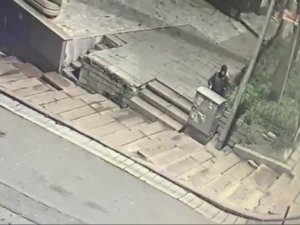 İ̇stanbul’da Nefes Kesen Uyuşturucu Baskını: Trafoya Saklanan Uyuşturucuyu Alan Müşteri Suçüstü Yakalandı