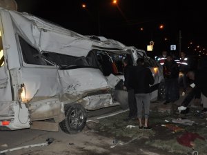 Mardin’de İki Servis Aracı Zincirleme Kazaya Karıştı: 2’si Ağır 11 Yaralı