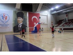 Çiftlikköy Belediyespor Voleybol Takımı Hazırlıklarını Sürdürüyor