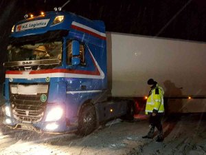Bayburt’un Yüksek Kesimlerinde Kar, Tipi Ulaşımı Aksatıyor
