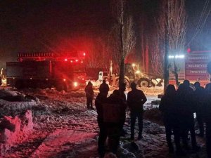 Yüksekova’da Çıkan Yangında Ev Küle Döndü: 4 Yaralı