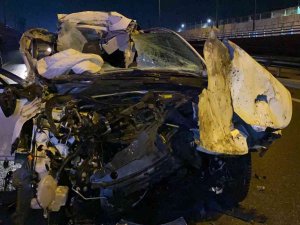 D-100’de Tıra Arkadan Çarpan Otomobil Hurdaya Döndü: 2 Yaralı