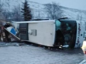 Sivas’ta Otobüs Kazası: 1 Ölü, 20’ye Yakın Yaralı