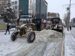 Van Büyükşehir Belediyesinden Karla Mücadele Seferberliği