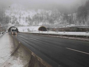 Bolu Dağı’nda Kar Yağışı Devam Ediyor
