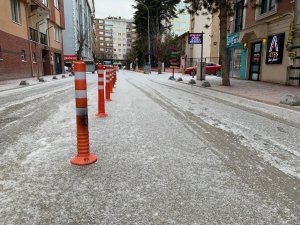 Eskişehir’de Cadde Ve Sokaklar Adeta Buz Pistine Döndü