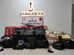 Başkale’de Silah Ve İlaç Ele Geçirildi