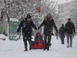 Bolu Kent Merkezi Beyaz Örtüyle Kaplandı