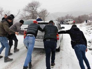 Kar Eğlencesi İçin Yaylaya Çıktılar, Yolda Kaldılar