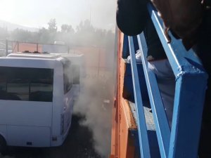 Soyunma Odasında Yangın Çıktı, Futbolcular Sahada Kaldı
