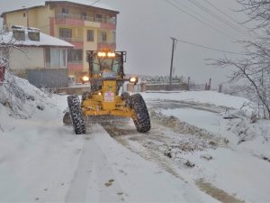 Altınordu’da Ekipler Kar Mücadelesini Sürdürüyor
