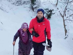 Karda Mahsur Kalan Yaşlı Kadının Yardımına Afad Yetişti