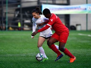 Turkcell Kadın Futbol Süper Ligi: Galatasaray: 1 - Konak Belediyespor: 1