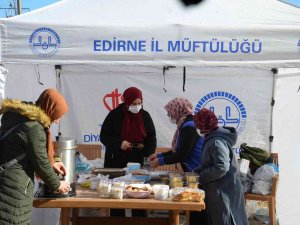 Edirne İ̇l Müftülüğü Gençlik Çalışmaları Kapsamında Hayır Panayırı Düzenledi