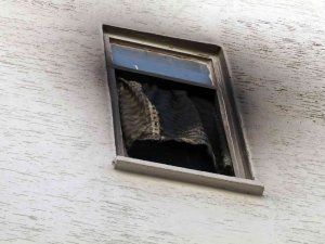 Alevlerin Yükseldiği Apartmanda Korkulu Anlar
