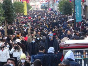 Güneşi Gören Taksim’e Akın Etti